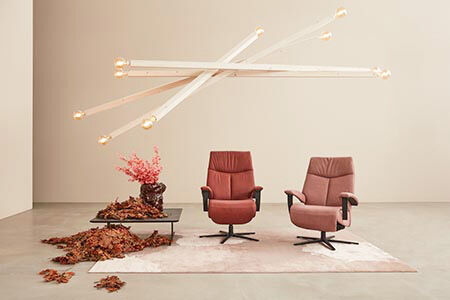 Fauteuil relax innovant aux accoudoirs métal charismatiques